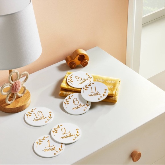 Cloud Island Round Monthly Milestone Cards - Picture 3 of 6